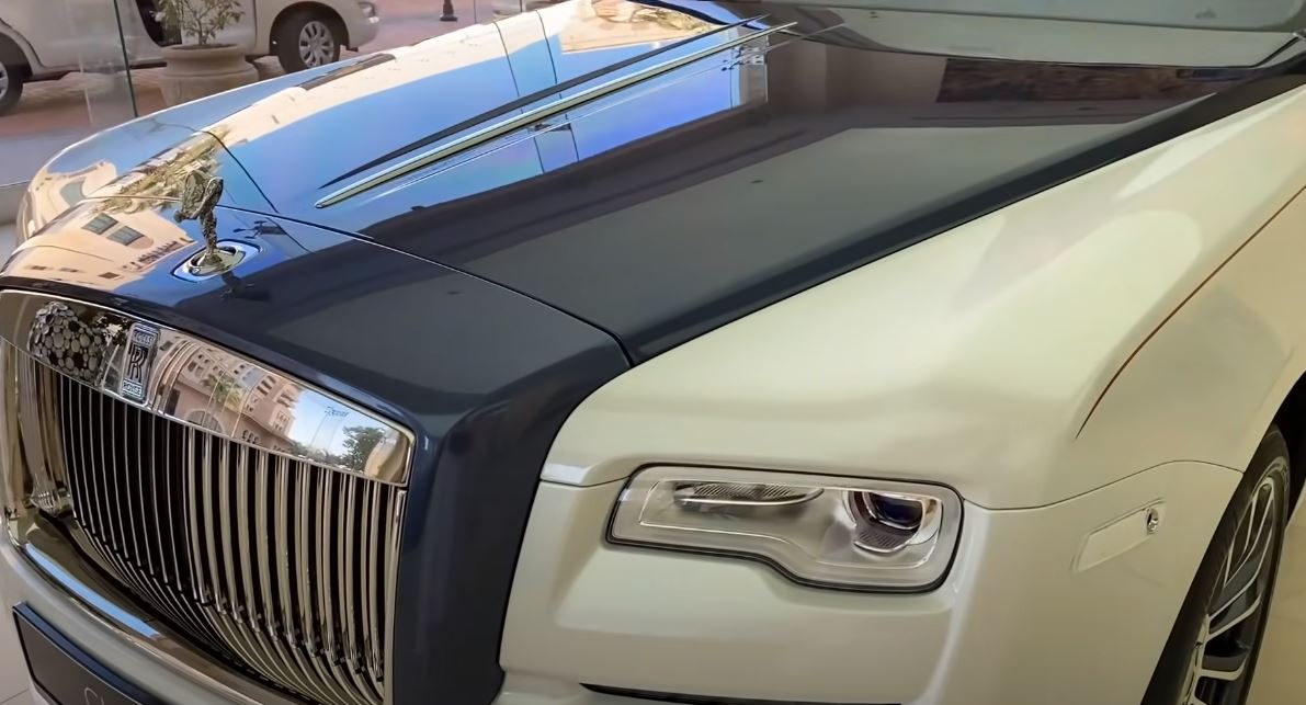 Ferrari, Rolls Royce chính hãng tại Qatar giá bao nhiêu